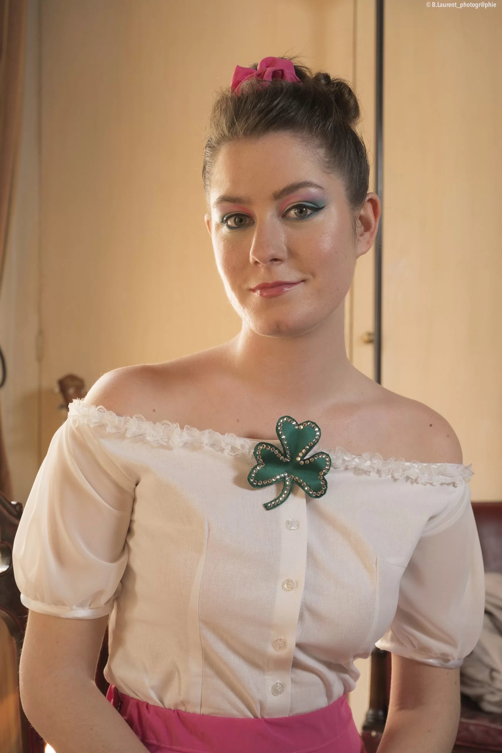 Accessoire mode vert foncé en satin strassé Le trèfle de l’impératrice Eugénie