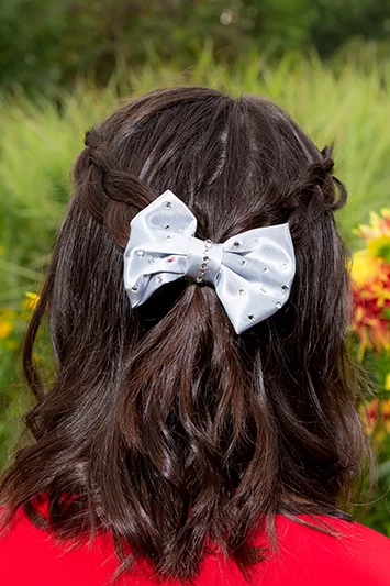 Noeud pour cheveux en satin gris clair à strass Swarovski